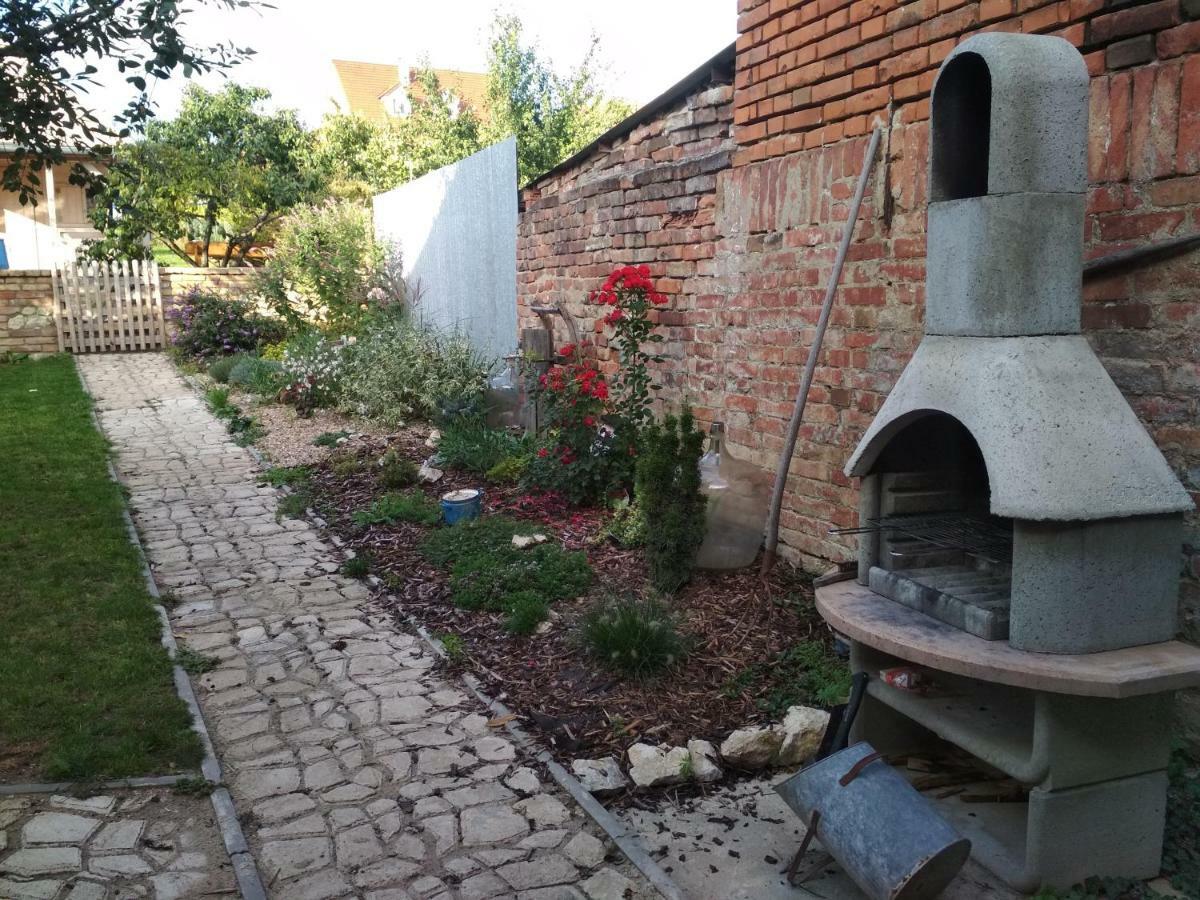 Ubytovani U Lomu Mikulov Luaran gambar